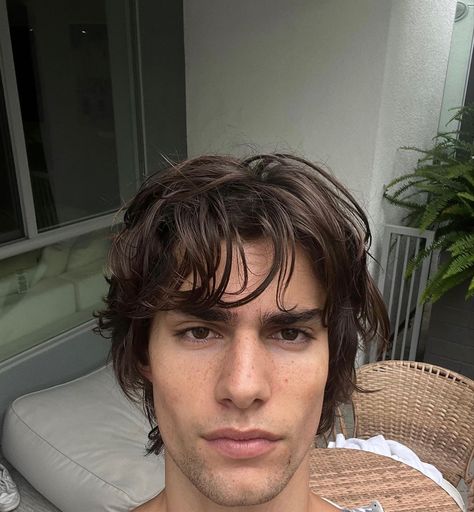 Light Brown Hair Men, Big Nose Beauty, Brown Hair Men, Facial Aesthetics, Brunette Models, Haircuts For Wavy Hair, Haircuts For Curly Hair, Corte De Cabelo Masculino