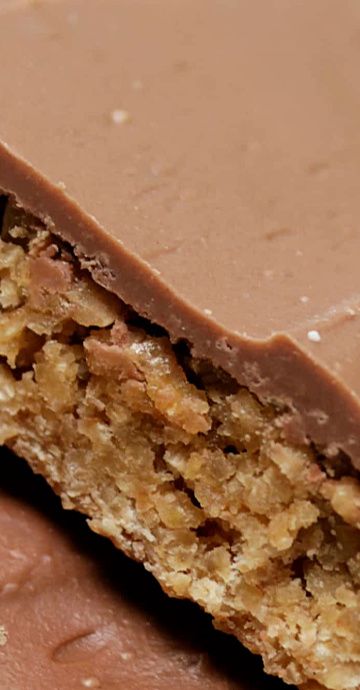 White Chocolate Nutella Oatmeal Bars are a layered bar made with oatmeal, white chocolate, and Nutella. Nutella Oatmeal, Layered Dessert Recipes, Chocolate Oatmeal Bars, Peanut Butter Oatmeal Bars, Chocolate Oatmeal Cookies, Nutella Cake, Layered Desserts, Chocolate Oatmeal, Oatmeal Cookie Recipes