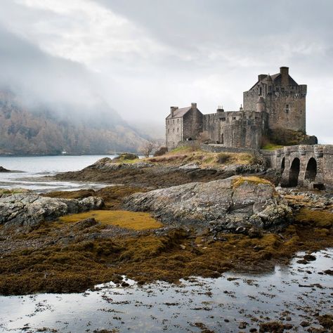 SCOTLAND: Eilean Donan Castle, on the road to the Isle of Skye. Eileen Donan Castle, Castle Landscape, Uk Landscape, European Beauty, Castle Photography, Wild Magic, Uk Landscapes, Ireland Pictures, Eilean Donan Castle