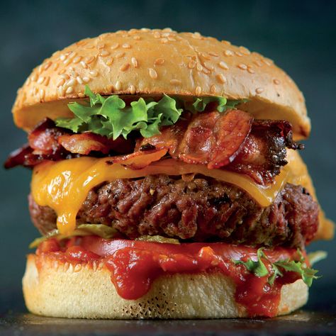 Cheesy Bacon-Stuffed Burger Cheesy Burger, Delicious Burger Recipes, Stuffed Burger, Ninja Air Fryer, Bacon Burger, Cheesy Bacon, Burger Recipe, Delicious Burgers, Cheese Lover