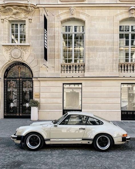 #aesthetic #inspiration #oldschool #porsche911 #car Porsche Vintage, Old Vintage Cars, New Retro Wave, Porsche Classic, Vintage Porsche, Cadillac Eldorado, Classy Cars, Classic Porsche, Porsche Cars