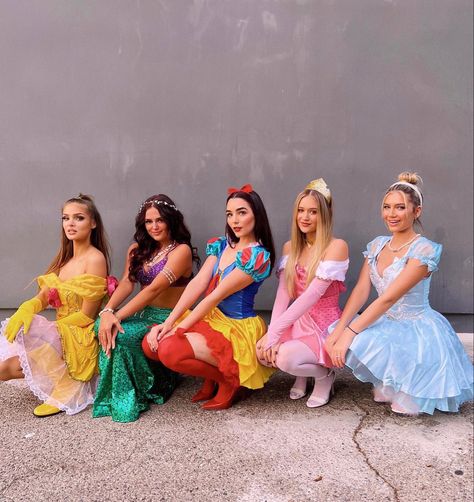 Disney Princess Group Costumes, Disney Princess Halloween Costumes, Indiana Massara, Halloween Fits, Ariel Costumes, Disney Wear, Mads Lewis, Disney Princess Costumes, Bff Halloween Costumes