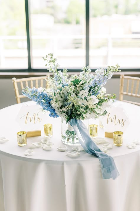 bride's blue and white floral bouquet sits in vase on sweetheart table at the Terrace at Cedar Hill | Uptown Charlotte Wedding at the Terrace at Cedar Hill photographed by NC wedding photographer Kevyn Dixon Photography Sweetheart Table Centerpiece, Sweetheart Table Flowers, Blue Wedding Centerpieces, Head Table Wedding, Sweetheart Table Wedding, Wedding Reception Flowers, Wedding Reception Centerpieces, Blue Themed Wedding, Blue Wedding Flowers