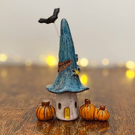 Pottery Ideas Gift, Cute Halloween Ceramic, Autumn Air Dry Clay Ideas, Fall Clay Art Projects, Fall Clay Decorations, Small Pottery Gift Ideas, Useful Ceramic Projects, Halloween Ceramics Pottery, Clay Home Decor Ideas