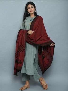 Maroon Colour Combination, Kurta And Pants, डिजाइनर कपड़े, Maroon Colour, Combination Dresses, Indian Kurti Designs, Indian Designer Suits, Simple Kurti Designs, Casual Indian Fashion