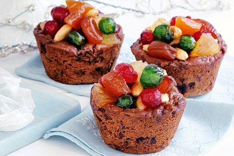 Mini Christmas Desserts, Mini Christmas Puddings, Glace Fruit, Fruit Cake Recipe Christmas, Fruit Cake Christmas, Fruit Cakes, Fruitcake Recipes, Christmas Cake Recipes, Cake Pricing