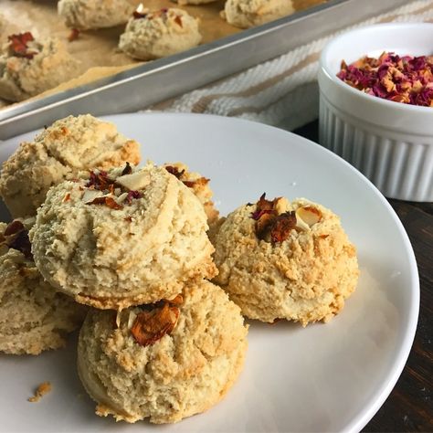 Nan-E Badami: Persian Almond Cookies Persian New Year, Persian Recipes, Almond Cookie, New Years Cookies, Winter Projects, Gourmet Dinner, Honey Almonds, Delicious Cookies, Persian Food