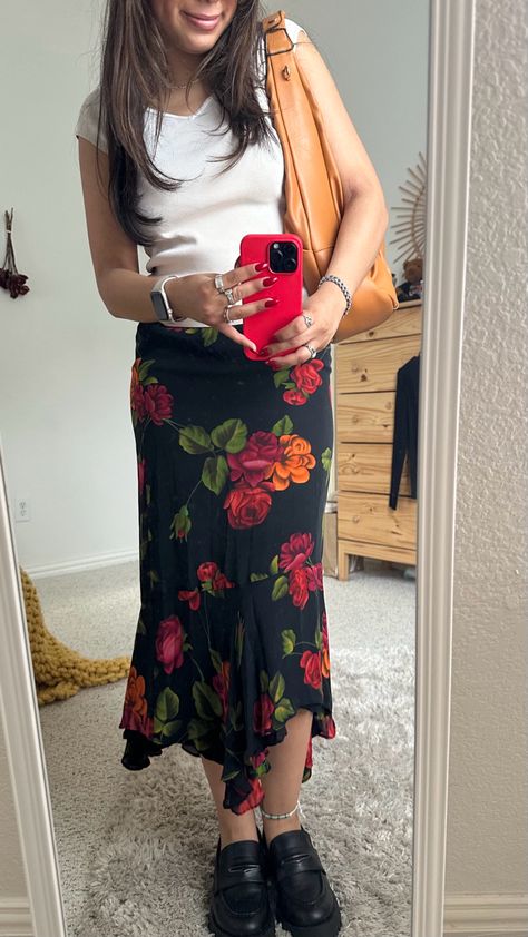 Flower Pencil Skirt Outfit, Midi Skirt And Loafers Outfit, Long Skirt Loafers Outfit, Long Flower Skirt Outfit, Loafers With Skirt, Flower Print Skirt Outfit, Skirt And Loafers Outfit, Long Floral Skirt Outfit, Mcu Clothes