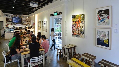 Hybrid art gallery and cafe Artistry is a platform for emerging artists. http://www.straitstimes.com Photo: Lim Yaohui for The Straits Times Artistic Cafe Interior, Art Gallery Cafe Coffee Shop, Coffee Shop Art Gallery, Art Cafe Interior, Art Gallery Cafe, Beach Restaurant Design, Culture Cafe, Cafe Display, Gallery Cafe