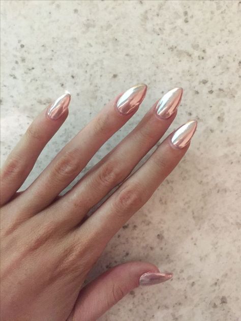 Rose gold chrome | achieved by using a melon pink base and silver chrome nail powder Nails 2017 Trends, Gold Chrome Nails, Pink Chrome Nails, Rose Gold Chrome, Chrome Nail Art, Chrome Nails Designs, Chrome Nail Powder, Pink Chrome, Rose Gold Nails