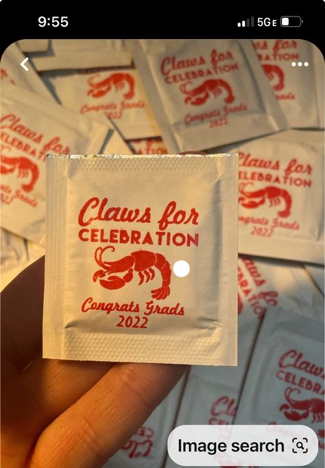 Crab Boil Wedding, Bayou Engagement Party, Crawfish Wedding Reception, Elegant Crawfish Boil, Crawfish Decorations Ideas, Crawfish Graduation Party Ideas, Crawfish Boil Wedding Reception, Seafood Boil Wedding Reception, Seafood Boil Wedding