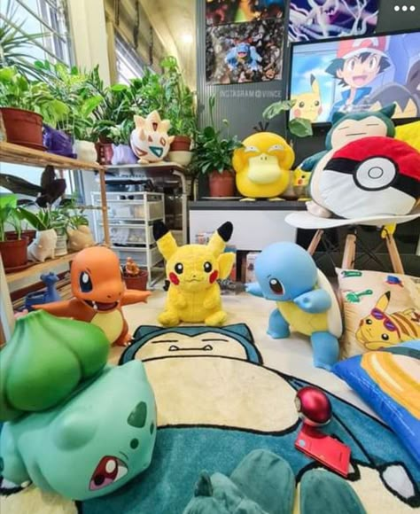 Pokemon Bed Room, Pokemon Room Design, Pokemon Apartment, Pokémon Game Room, Pokemon Gaming Room, Pokemon Theme Room, Pokemon Game Room, Pokemon Room Aesthetic, Pokemon House Decor