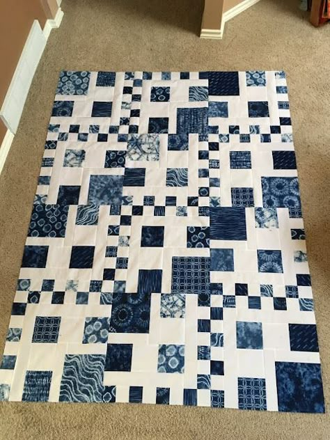 Diy Quilt Patterns, Grey Quilts, Blue Quilt Patterns, Quilts Simple, Blue And White Quilts, Indigo Quilt, Table Runner Tutorial, Denim Quilts, Shibori Fabric