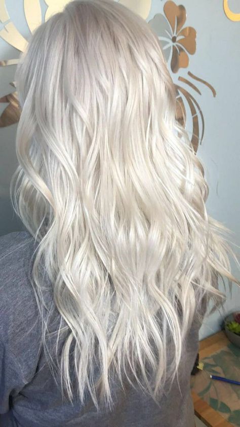 Here are must-try blonde hair colors from ash and platinum to beachy blonde and bronde. These fresh shades and highlights are sure to inspire. Icy Blonde Hair Color, Platinum Blonde Hair Color, Long White Hair, Icy Blonde Hair, White Blonde Hair, Blonde Haircuts, Smink Inspiration, Silver Blonde, Hairstyle Trends