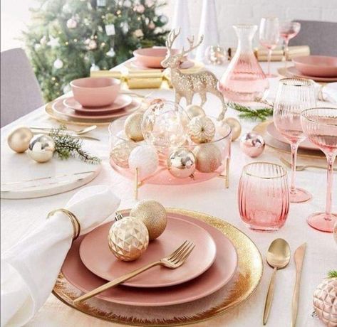 Pink Christmas Table Setting, Pink Christmas Table, Christmas Day Lunch, 10 Days Of Christmas, Table Rose, Rose Gold Christmas, Christmas Dinner Table, Pink Christmas Decorations, Christmas Lunch