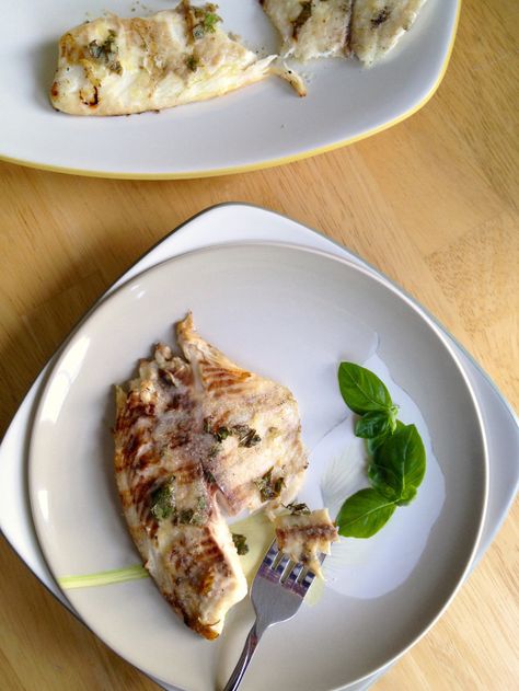 Grilled-Lemon-Garlic-Basil-Tilapia (5 ingredients) Gf Dinner, Grilled Fish Recipes, Grilling Recipes Sides, Grilled Lemon, Quick And Easy Dinner Recipes, Grilled Steak Recipes, Lemon Herb, Quick And Easy Dinner, Aip Recipes