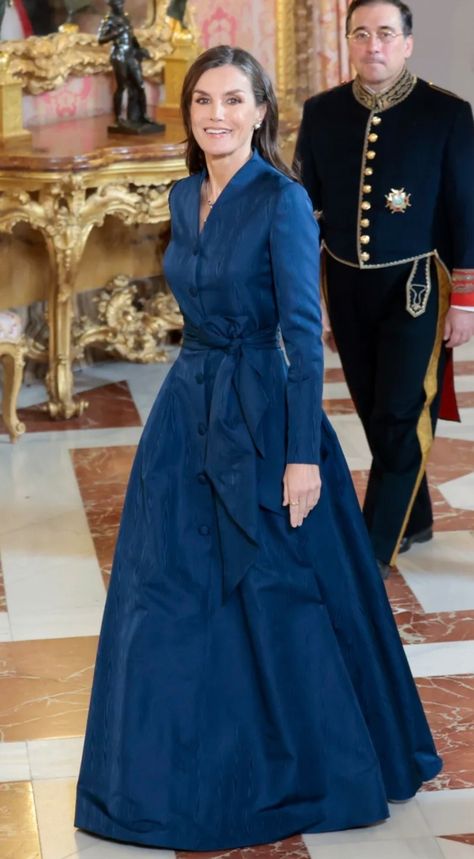 Queen Letizia - sapphire blue taffeta dress Queen Leticia, Mom Dresses, Princess Letizia, Princess Leonor, Princess Sofia, Taffeta Dress, Special Dresses, Royal Families, Classy Casual