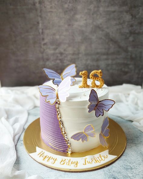 Lavender Birthday Cake Simple, Cake Designs Fondant, Purple Cake Design, Cake Designs Simple, Simple Fondant Cake, 100 Cupcakes, Sanrio Cake, Violet Cake, Cake Recipes Easy