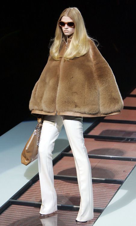 Winter Outfits Runway, Chloe Winter 2024, Winter Runway, Dinner Friends, Trending Hair, Friends Style, Catwalk Models, Boots Jeans, Runway Outfits