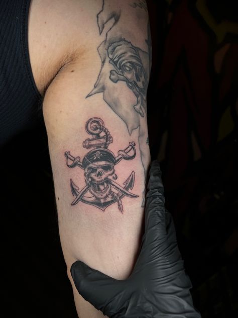 Tattoo of a pirate skull in front of an anchor and swords. Skeleton Pirate Tattoo, Pirate Skull Tattoos, Pirate Skeleton, Pirate Tattoo, Skeleton Tattoos, Pirate Flag, Anchor Tattoo, Routine Tips, Beauty Routine Tips