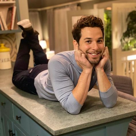 Skylar Astin on Instagram: "Glamour shots at the Clarke House 📸 @kaylabrookeirwin" Skylar Astin, Zoeys Extraordinary Playlist, Old Celebrities, Handsome Celebrities, Perfect Husband, Glamour Shots, Pitch Perfect, Hottest Celebrities