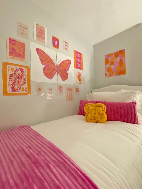 College Dorm Common Room Ideas, Orange And Hot Pink Room, Orange Pink Blue White Bedroom, Multicolor Room Ideas, Hot Pink Aesthetic Room Decor, Color Pop Room Ideas, Pink Orange Yellow Room Decor, Pink And Orange Door Room, Orange Room Aesthetic Decor