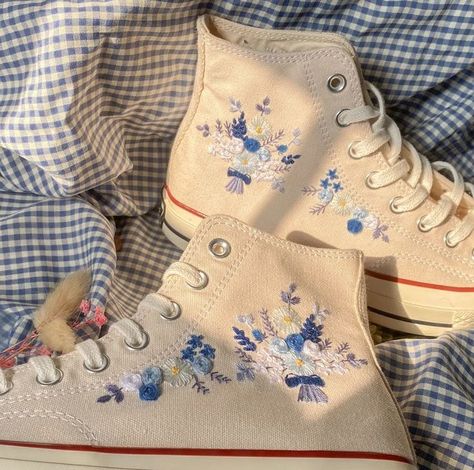 Wedding Converse Shoes, Converse Shoes Custom, Small Flower Embroidery, Converse Embroidery, Converse Wedding Shoes, Embroidered Converse, Converse Custom, Wedding Converse, Embroidery Wedding