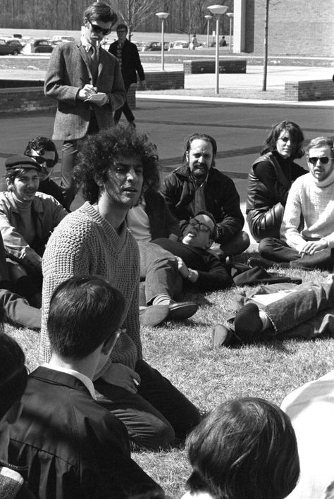 #Sixties | Abbie Hoffman on the Wright State Quad, 1969 Abby Hoffman, Chicago Seven, Abbie Hoffman, Brain Pictures, Hippie Boy, 7 Wallpaper, Wright Brothers, Counter Culture, Richard Nixon