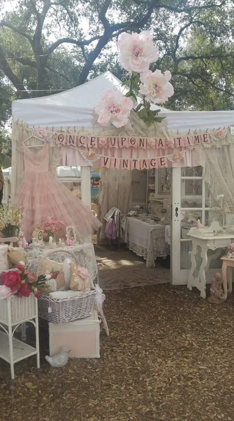 Cottage Booth Display Ideas, Shabby Chic Booth Display Ideas, Pink Vendor Booth Ideas, Diy Vendor Booth, Indoor Vendor Booth Display Ideas, Booth Set Up, Outdoor Market Booth Ideas, Bazaar Booth Ideas, Tipsy Tea Party