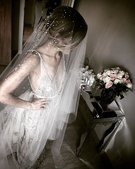 #leahdagloria Sparkle Veil, Leah Da Gloria, Wedding Day Wishes, Bride Veil, Stunning Style, Applique Wedding, Romantic Bride, Style Photography, Bridal Wedding Dresses