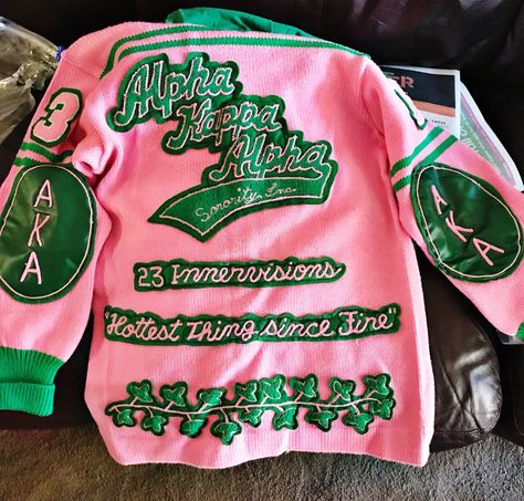 Alpha Kappa Alpha Clothing, Aka Apparel, Alpha Kappa Alpha Paraphernalia, Aka Sorority Gifts, Grad Picture Ideas, Totes Ideas, Aka Sorority, Alpha Kappa Alpha Sorority, American Princess