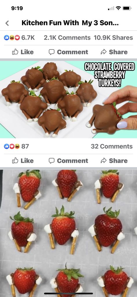 Chocolate Covered Strawberry Turkeys, Strawberry Turkeys, Cute Thanksgiving Desserts, Thanksgiving Desserts Kids, Fun Thanksgiving Desserts, Thanksgiving Snacks, Decorações Com Comidas, Kids Thanksgiving, Chocolate Covered Strawberry