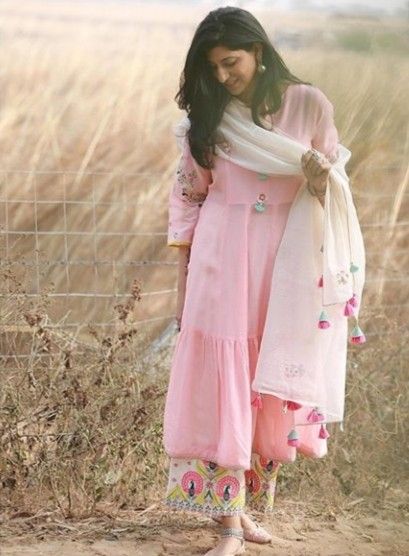 Fabric Photoshoot Ideas, Sleeveless Cotton Kurti, Fabric Photoshoot, Beautiful Kurti, Streetwear Korean, Indian Outfits Lehenga, Indian Designer Suits, Stitching Dresses, Desi Fashion Casual