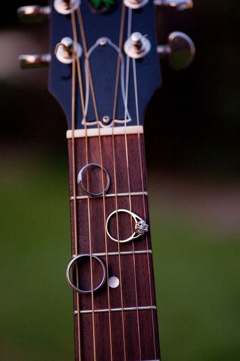 Brandon's guitar Music Lovers Wedding, Guitar Wedding, Musical Wedding, Wedding Ring Shots, Wedding Fotos, Music Themed Wedding, Music Wedding, Ring Photography, Rustic Farm Wedding