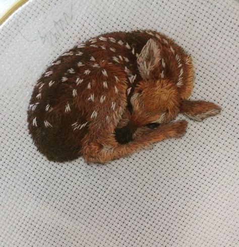 Fawn Embroidery, Deer Embroidery, Embroider Ideas, Christmas Embroidery Designs, Hand Embroidery Tutorial, Halloween Embroidery, Thread Art, Animal Embroidery, Sewing Embroidery Designs