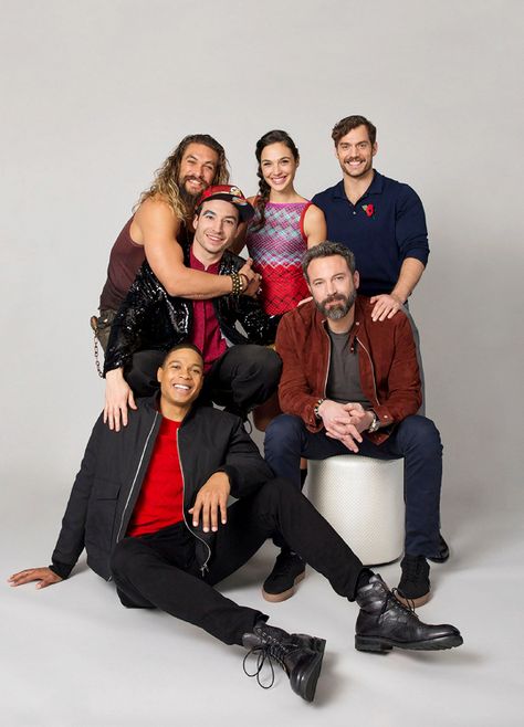 Justice League (2017) cast for USA Today. Ray Fisher, Ben Affleck, Jason Momoa, Ezra Miller, Gal Gadot and Henry Cavill. Justice League Cast, Zack Snyder Justice League, Justice League 2017, Marvel Vs Dc, Dc Movies, Batman Vs Superman, Dc Comic, Jason Momoa, Comic Movies