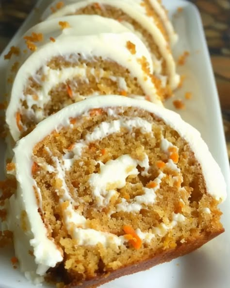 Carrot Cake Roll with Cream Cheese Frosting Filling - MmmRecipes : Easy and Delicious Recipes Carrot Cake Roll Recipe, Carrot Cake Roll, Keto Carrot Cake, Sweets For Diabetics, Carb Free Recipes, Carrot Spice Cake, Dessert Parfait, Cake Roll Recipes, Low Carb Easy