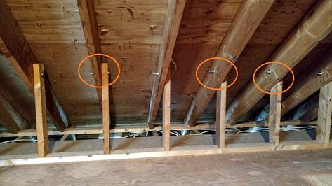 structural - Knee wall separating from rafters in garage attic - Home Improvement Stack Exchange Attic Ceiling, Attic Truss, Rigid Foam Insulation, Foam Insulation Board, Garage Attic, Wooden Ideas, Knee Wall, Framing Construction, Cathedral Ceilings