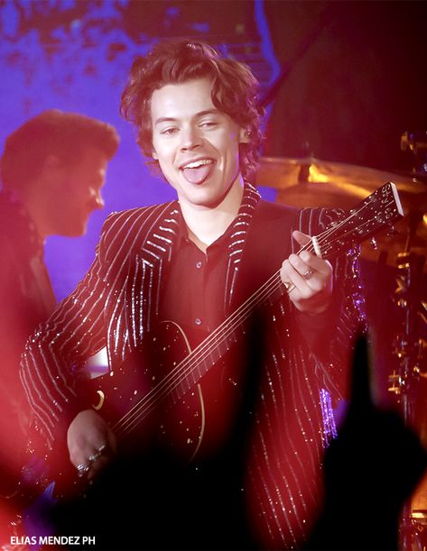 Harry Styles Suits, Taya Smith, Live On Tour, Holmes Chapel, Harry 1d, Harry Styles Tour, Harry Styles Live On Tour, Harry Styles Live, Harry Styles Cute