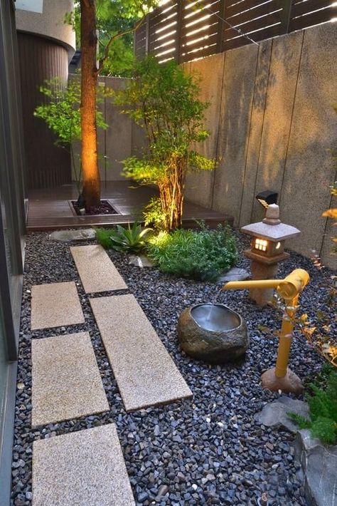 29 Side of the House Landscaping Ideas to Make it Look Better Japanese Garden Style, Japanese Gardens Design Ideas, Small House Garden, Small Japanese Garden, Japanese Garden Landscape, Zen Garden Design, Herb Garden Design, Vertical Garden Diy, Japanese Garden Design