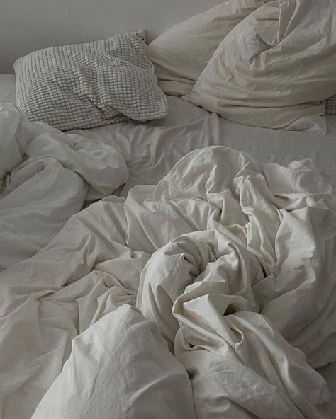 Unmade Bed, Bed Aesthetic, Cats Coffee, Cosy Room, Bed Spread, Good Nights, White Sheets, White Blanket, Lazy Days