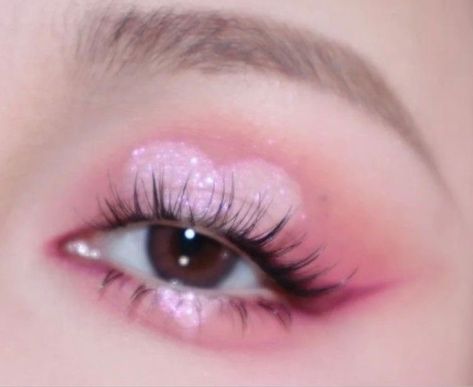 Cute Pink Makeup Looks, Cute Makeup Looks Aesthetic, Pastel Pink Makeup, Pink Makeup Aesthetic, Aesthetic Pink Makeup, Soft Pink Makeup, Aesthetic Lana Del Rey, Pink Eyeliner, Funky Makeup