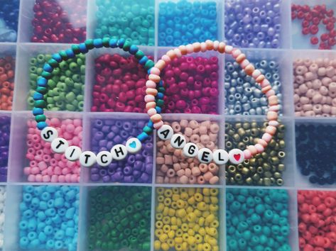 Stitch And Angel Bracelets, Disneyland Bracelets, Cartoon Bracelet Ideas, Lilo And Stitch Bracelet, Disney Braclets, Matching Bead Bracelets, Escape Halloween, Disney Friendship, Fun Drawings