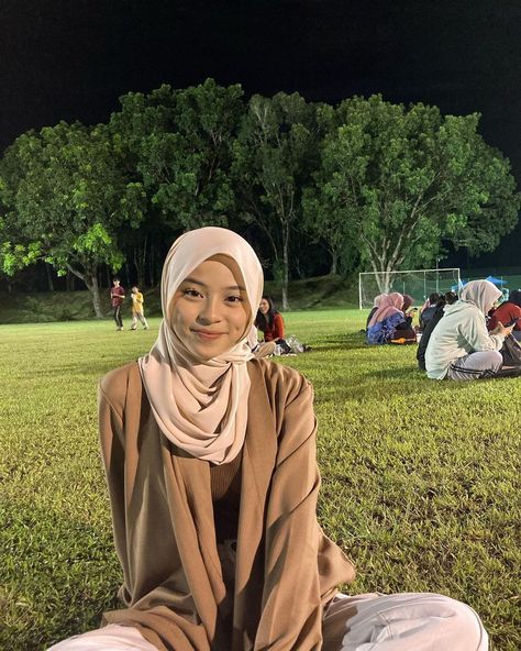 Malay Girl Ootd Hijab, Malay Girl Ootd, Indonesian Hijab Style, Perempuan Malaysia, Malaysia Girl, Malay Hijab, Malaysia Hijab, Malay Girl, Gadis Melayu