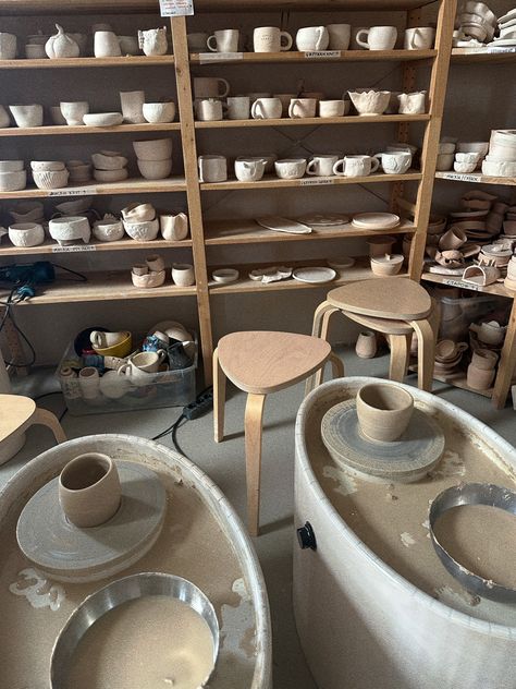 Pottery Studio Aesthetic, Pottery Business, Pottery Cafe, Pottery Table, Clay Studio, Art Journal Therapy, Pottery Crafts, Pottery Shop, Ceramics Pottery Art