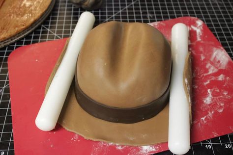 Cowboy Hat Cake Tutorial - Part 2 - Cake Journal Make A Cowboy Hat, Cowboy Hat Cake, Cowboy Boot Cake, Western Theme Cakes, Cowboy Birthday Cakes, Fondant Smoother, Cow Cake, Cowboy Cakes, Horse Cake