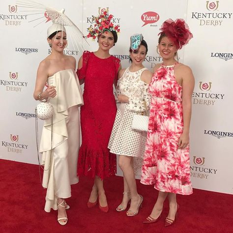 Red Kentucky Derby Outfit, Durban July Fashion Outfit, Preakness Outfit Women, Best Kentucky Derby Outfits, Derby Day Outfits For Women, Horse Racing Outfits Women, Kentucky Derby Fashion Women, Kentucky Derby Couples Outfits, Kentucky Derby Outfit For Women Classy