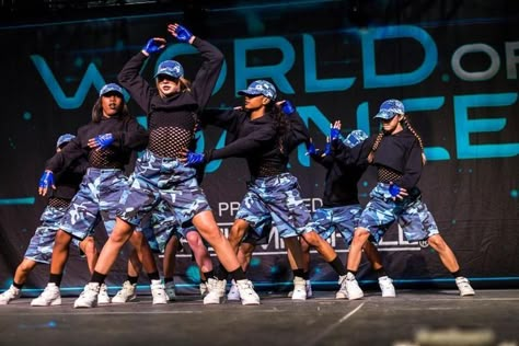 Hip Hop Dance Performance, Dance Crew Outfits, Hiphop Dance Outfit, Dance Aesthetic Hip Hop, Dance Vision Board, Hiphop Dancer, Hip Hop Dance Outfits, Dance Costumes Hip Hop, Dance Hip Hop