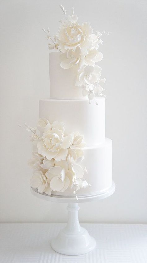 Classy Wedding Cakes, Wedding Cake With Flowers, Wedding Cake Options, White Wedding Theme, Dream Wedding Cake, Classic Wedding Cake, Wedding Cake Table, All White Wedding, White Wedding Cakes