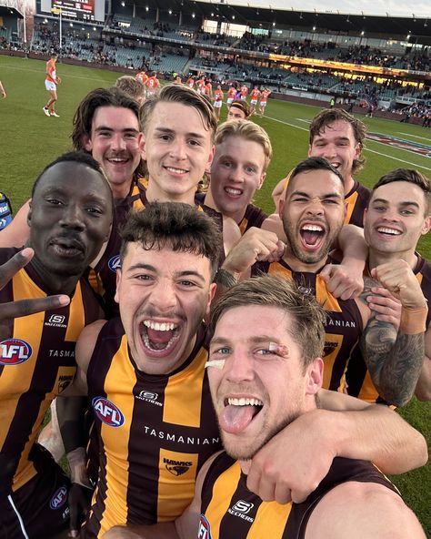 +4 aura ♾️ | Instagram Afl Hawthorn, Hawthorn Football Club, Hawthorn Hawks, Best Club, Jersey Outfit, 2025 Vision, Sports Photos, Bob Marley, The Boys